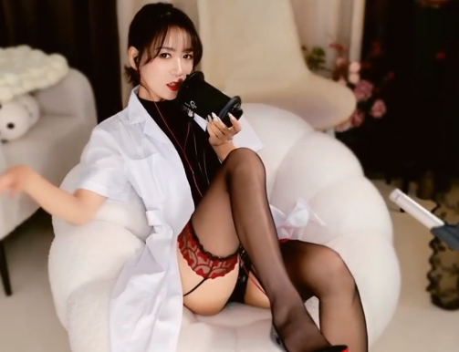 虎牙你的圈圈姐姐（你的圈圈儿）×定制助眠：两部作品，两种被照顾的姿势-橘喵